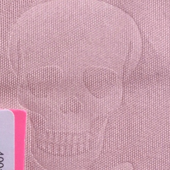 Betsey Johnson Embossed Pink Skull Queen Sheets - Picture 6 of 7